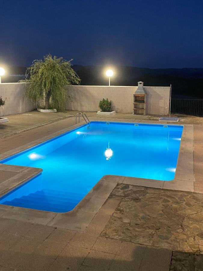 Casa Rural Montes De Trigo เฮเรส เด ลอส คาบาลเญรอส ภายนอก รูปภาพ