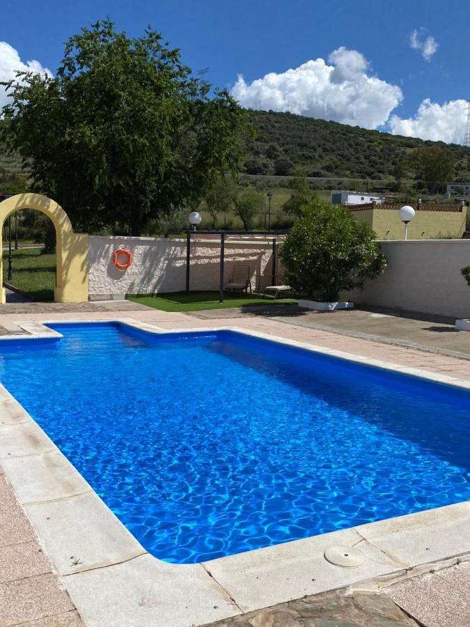Casa Rural Montes De Trigo เฮเรส เด ลอส คาบาลเญรอส ภายนอก รูปภาพ