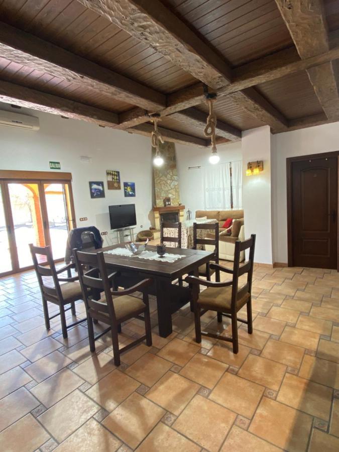 Casa Rural Montes De Trigo เฮเรส เด ลอส คาบาลเญรอส ภายนอก รูปภาพ