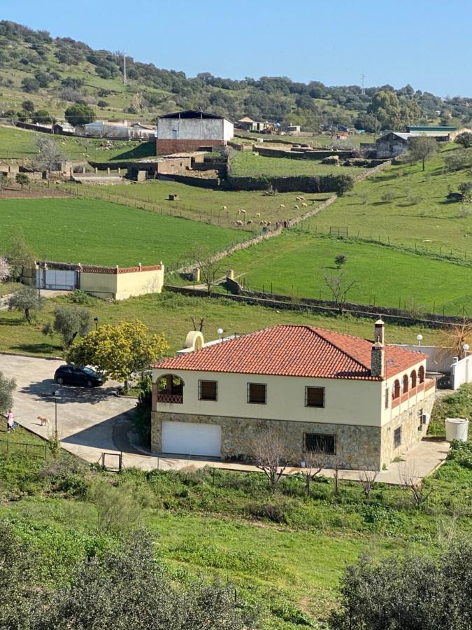 Casa Rural Montes De Trigo เฮเรส เด ลอส คาบาลเญรอส ภายนอก รูปภาพ
